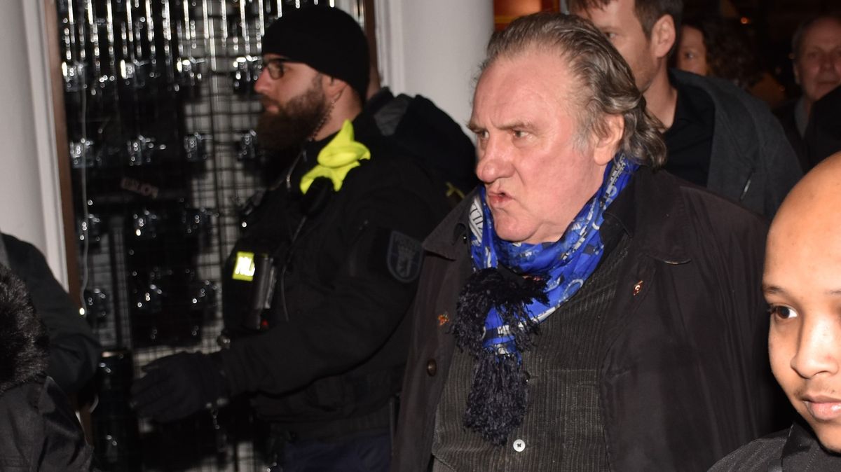 Herec Gérard Depardieu byl zadržen a skončil ve vazbě